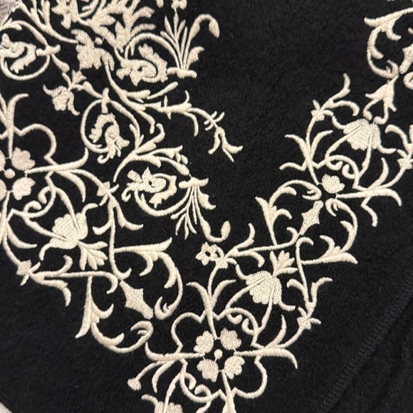 Peck & Peck Women’s Black/Cream/White Embroidered Jacket size Small pre-owned. - Picture 4 of 6